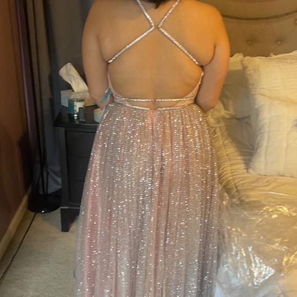 Gorgeous - Picture 4 of 5